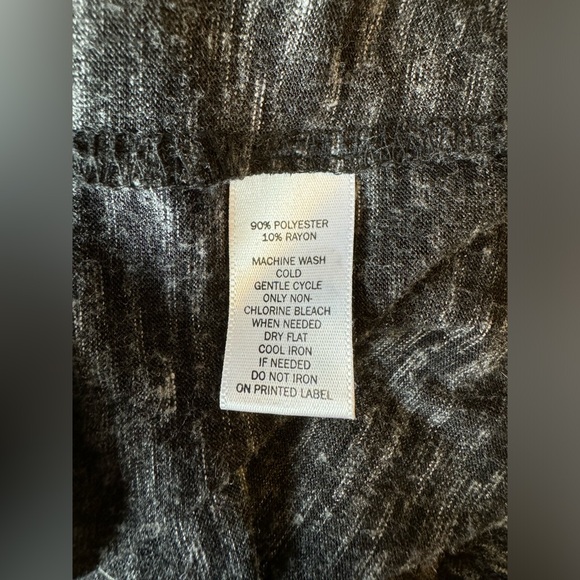 LOFT 3/4 sleeve top- casual - Picture 5 of 5